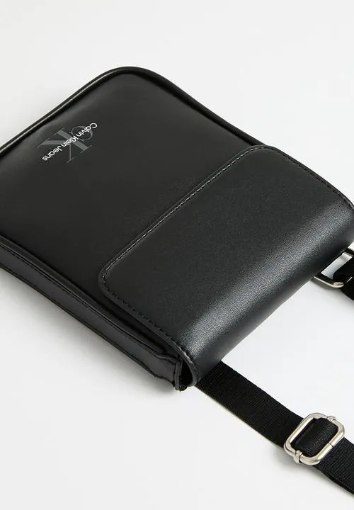 Calvin Klein Monogram Soft Phone Cb W/Gusset - Black