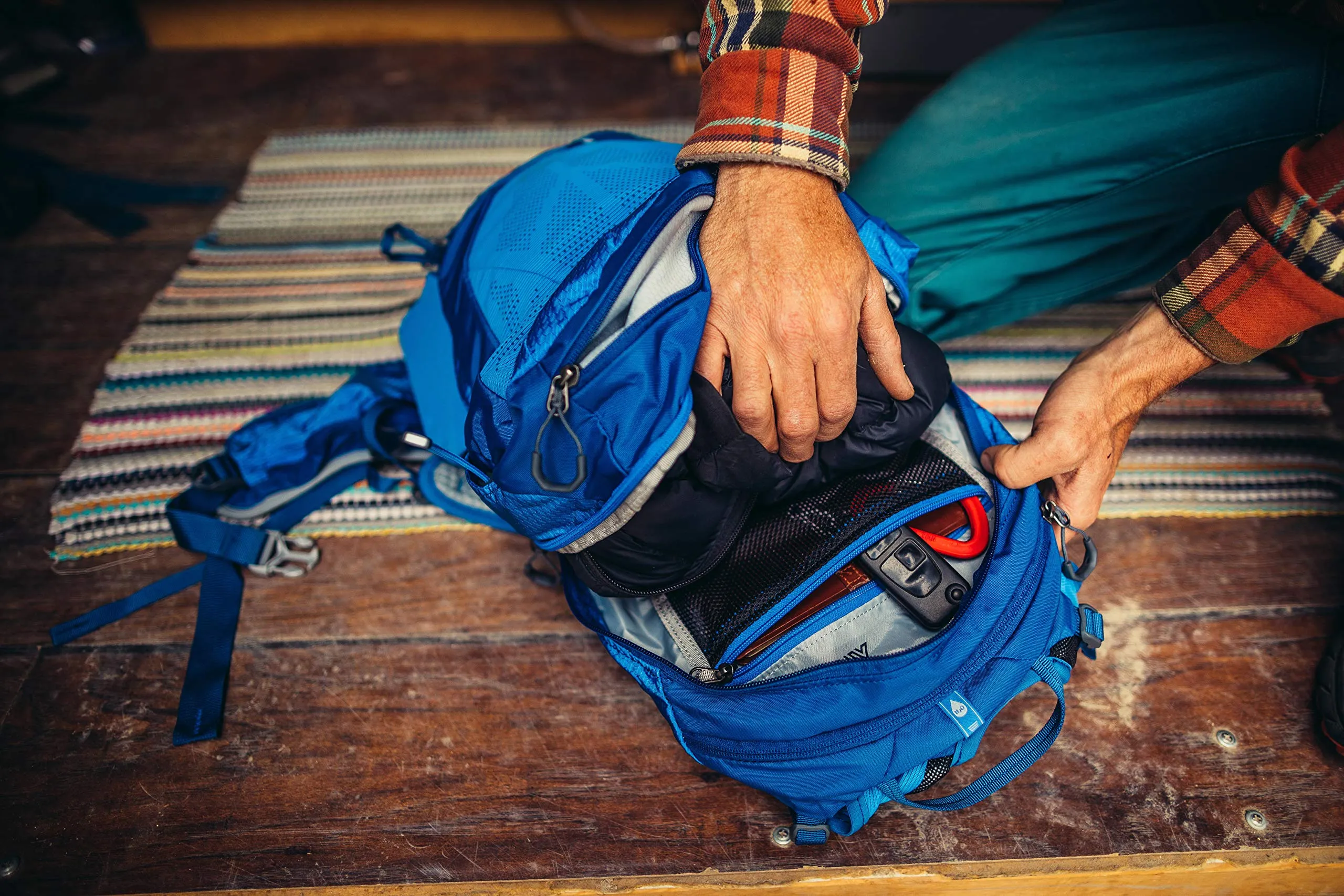 Gregory Mountain Products Miwok 18 Liter Men's Daypack, Reflex Blue, One Size