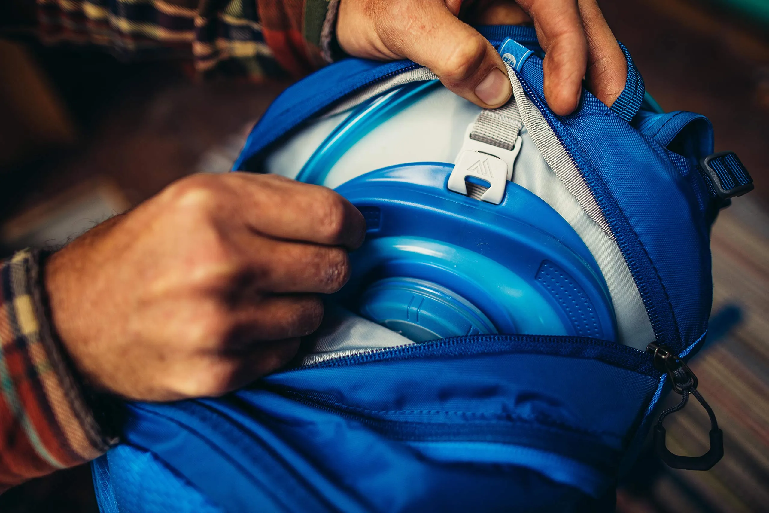 Gregory Mountain Products Miwok 18 Liter Men's Daypack, Reflex Blue, One Size