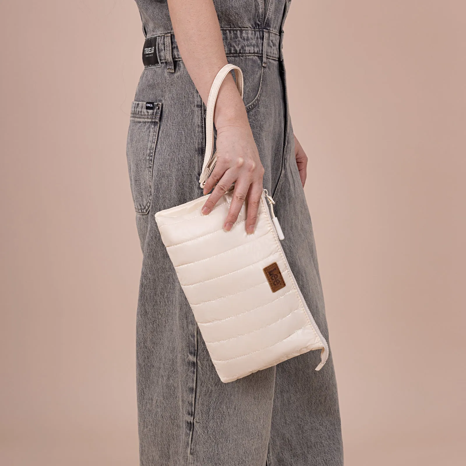 LEE49-004  LEE Quilted Puffer Wristlet Clutch/Writstlet
