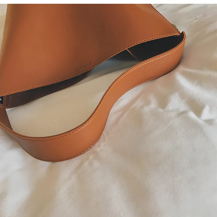 Savannah Chain Bucket Handbags